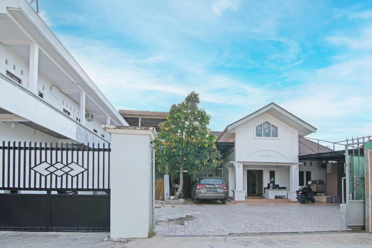 Oyo 91681 Raysa Homestay Pekanbaru Extérieur photo