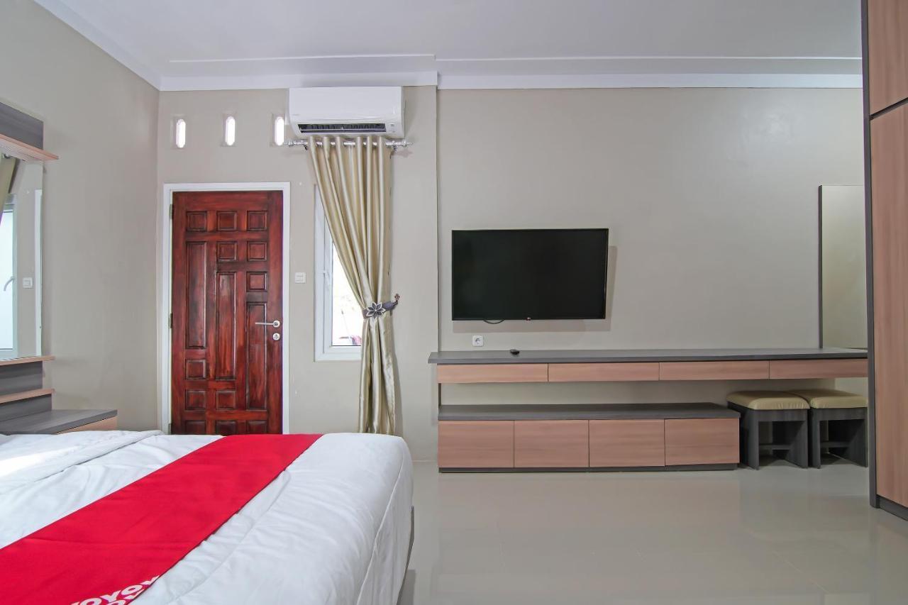 Oyo 91681 Raysa Homestay Pekanbaru Extérieur photo